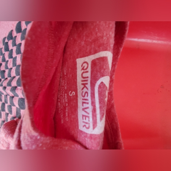 Quicksilver red shirt size small - Picture 2 of 3